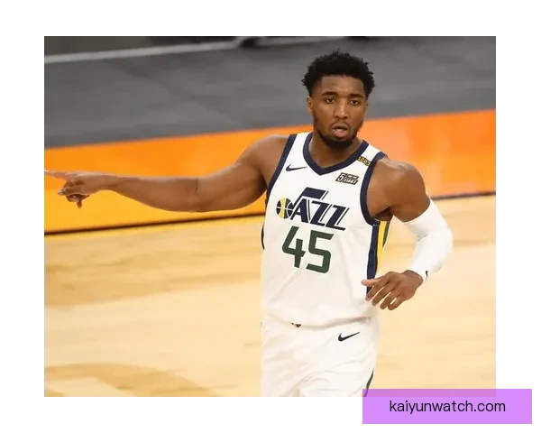 小米切尔突破肘击格雷姆斯面部被判一级恶意犯规